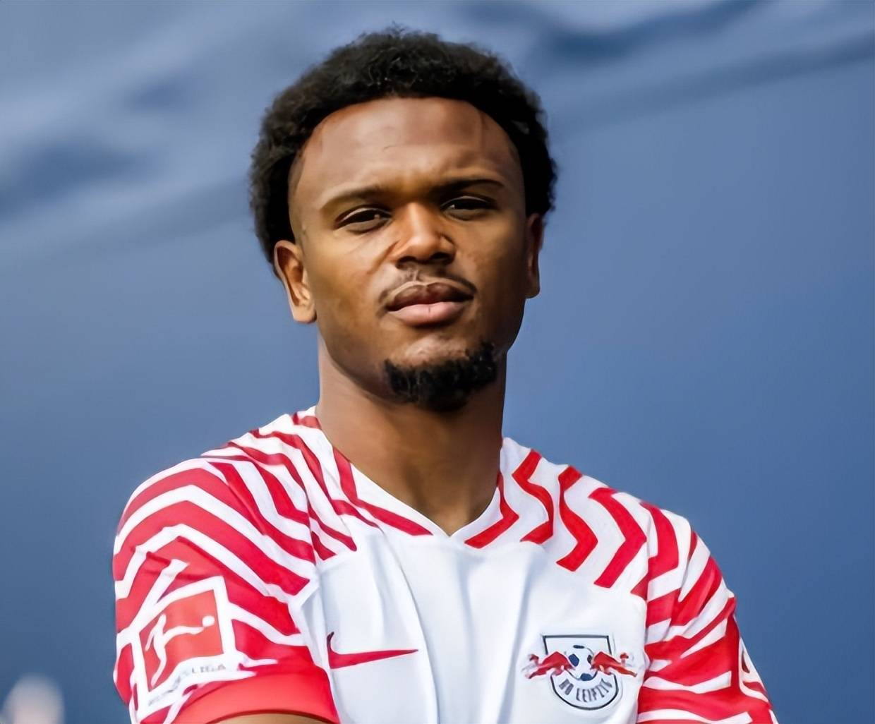 包含窗口期埃因霍温调整名单以备法甲；队长鼓劲环节打磨；赛场秩序良好；球队文化再被提及的词条