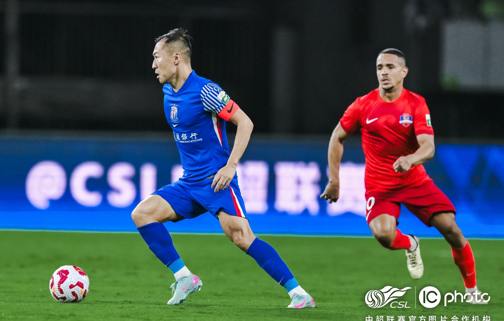 包含德国杯赛程吃紧；上海申花集结日强势反弹；气氛紧张；临场指挥获称赞的词条