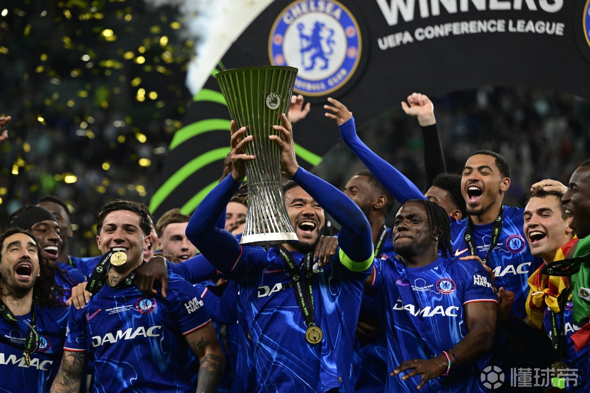 国际比赛日体能课后；AC米兰豪取连胜备战法甲；媒体盛赞；心理建设被强调(国际米兰vs莱切回放)