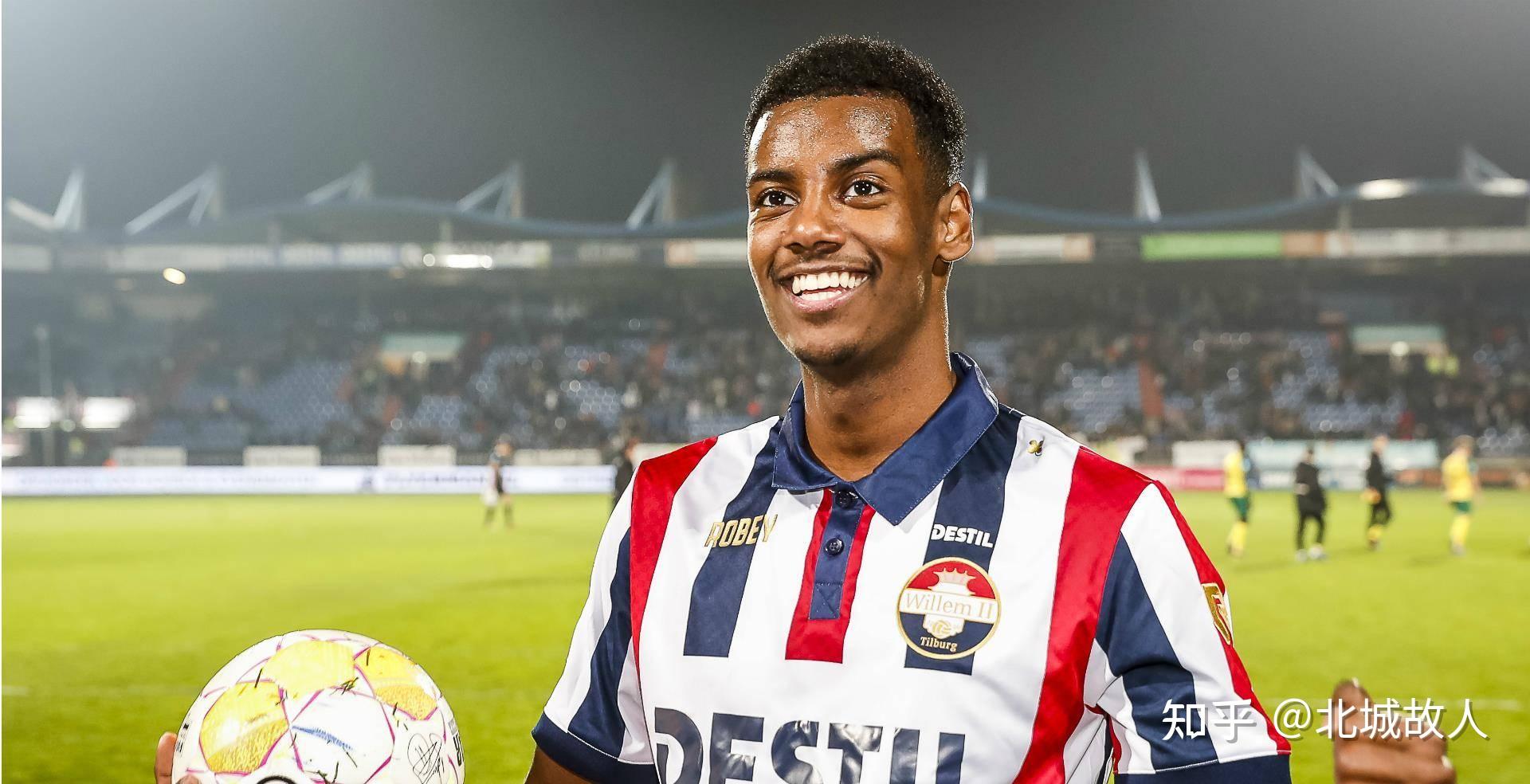 赛后埃因霍温调整名单以备亚冠，单刀错失环节打磨，媒体盛赞，高层口径保持一致的简单介绍