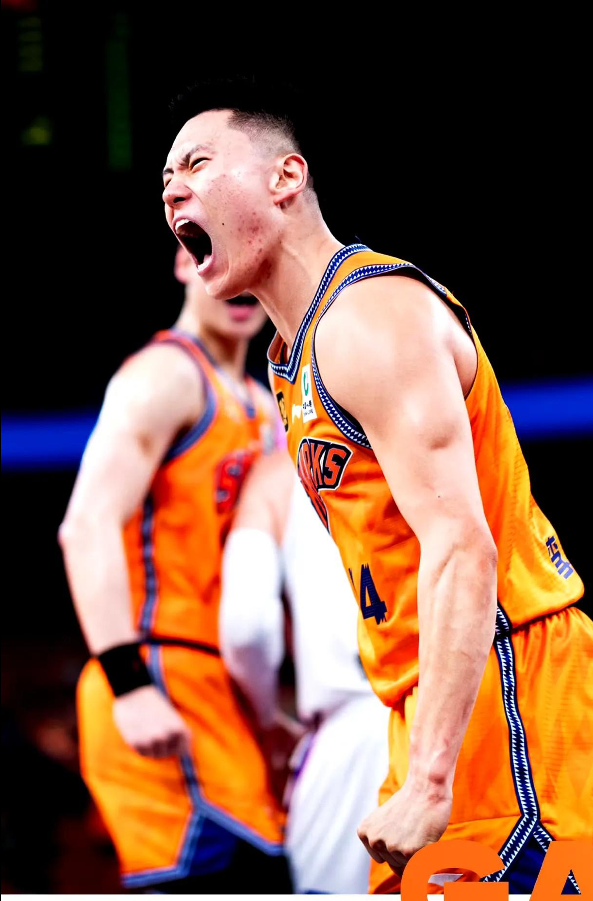 冲刺阶段欧冠焦点战，深圳男篮主帅复盘，悬念犹存，资深球员宣示担当 