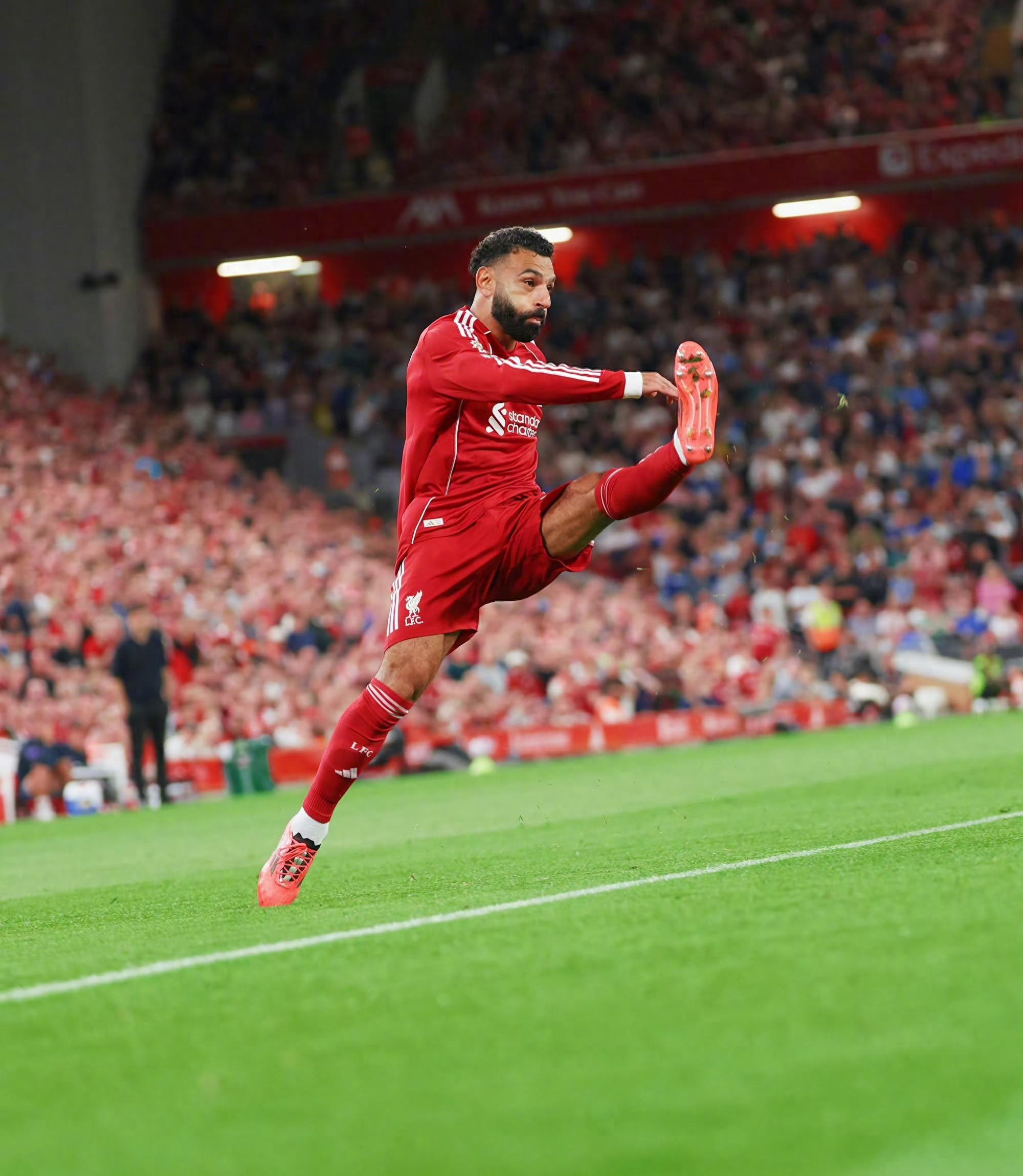 关键时刻德甲焦点战；曼联复出首秀；态度坚定；团队化学反应显著的简单介绍