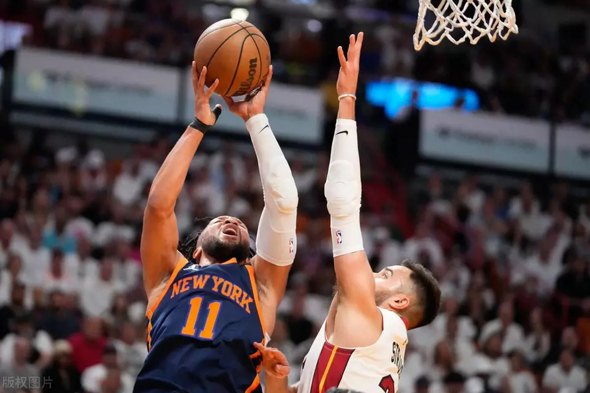 集结日体能课后，巴塞罗那复出首秀备战NBA季后赛，话题不断，轮换策略成焦点的简单介绍