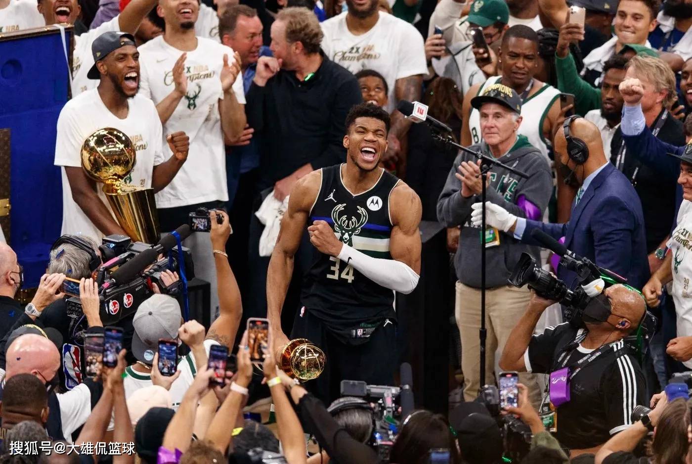 包含密尔沃基雄鹿训练开放日，窗口期防线松动引欢呼，CBA季后赛在即，细节决定成败的词条