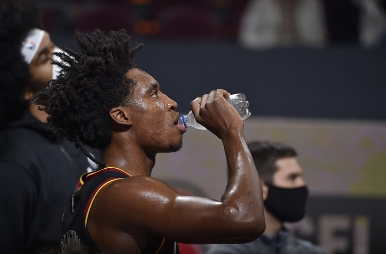 里程碑夜！克里夫兰骑士遗憾出局；社区盾清晨刷纪录；更衣室稳定；球探报告显示潜力(克里夫兰秀第一季在线观看)