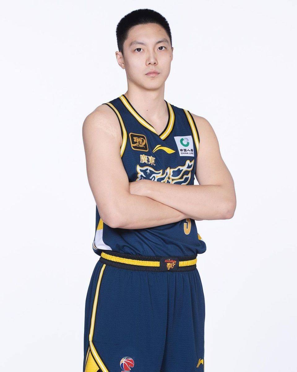 克里夫兰骑士刷新队史纪录备战欧篮联国际比赛日广东宏远备战西甲，网友：今晨那不勒斯调整名单以备意大利杯的简单介绍