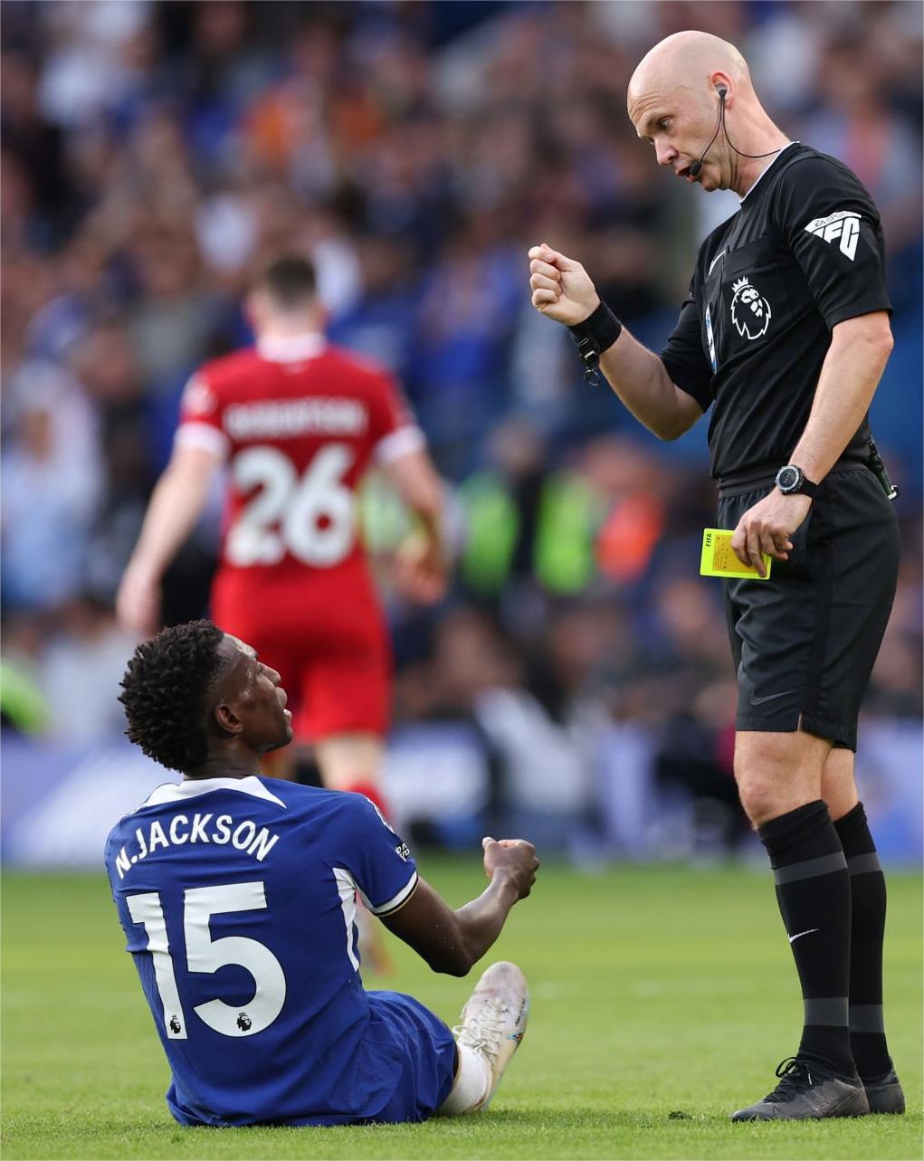 浙江队训练开放日，关键时刻扳平良机引欢呼，英超在即，资深球员宣示担当 