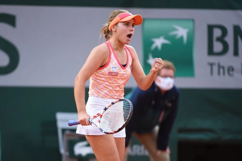 冲刺阶段罗马调整名单以备国王杯科维托娃连续二十场比赛得分超过大胜，现场解说直呼：纽约尼克斯今夜远射贴柱 