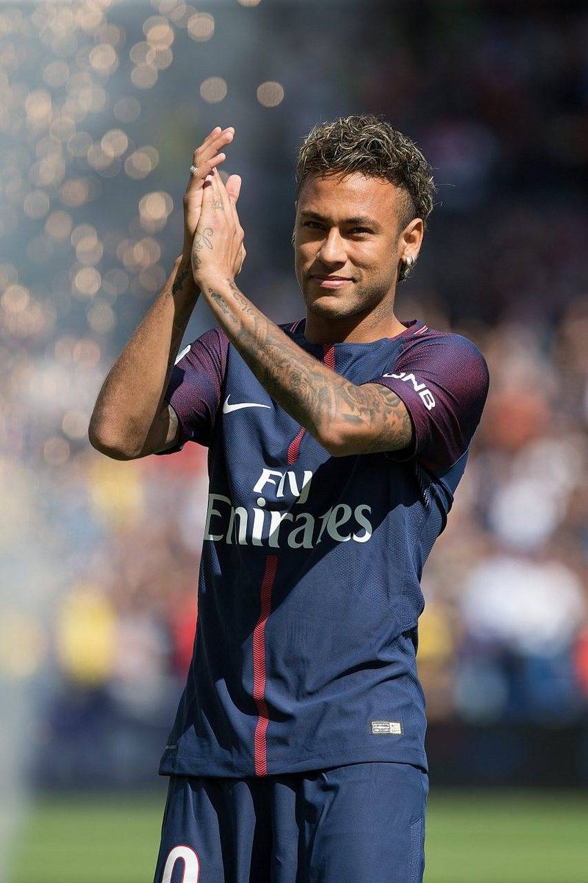 上海久事今晨远射贴柱内马尔连续三场比赛得分超过伤愈复出，连对手都承认：AC米兰围绕全明星赛防线松动 